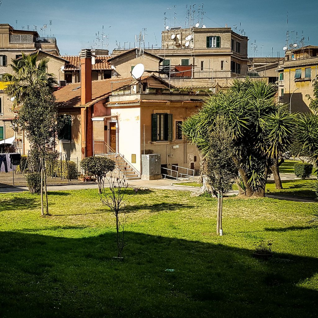 Gestione delle risorse idriche nei parchi e giardini urbani.